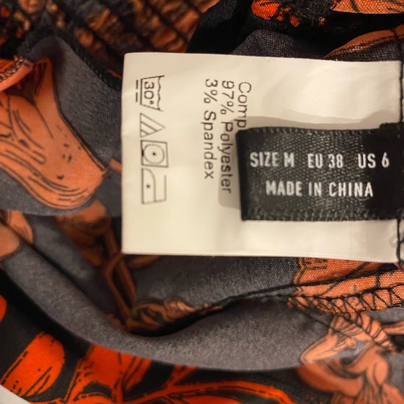 Black and red crop top with knot - Picture 2 of 2